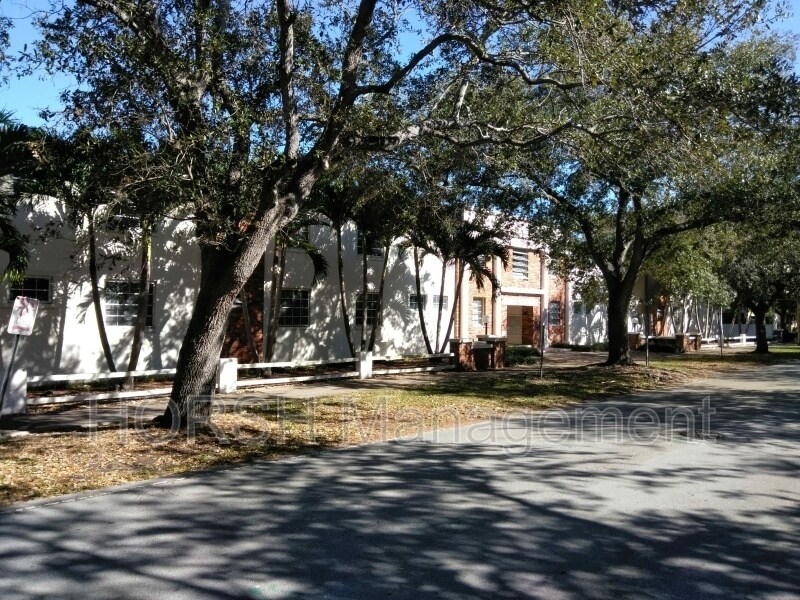 Primary Photo - 427 Anastasia Ave