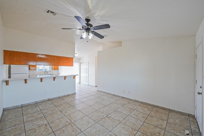 Foto del edificio - 587 E Jefferson St