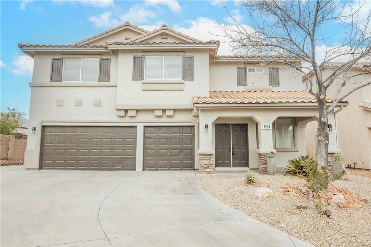 Foto principal - STUNNING 2-STORY HOME - SPACIOUS CORNER LO...