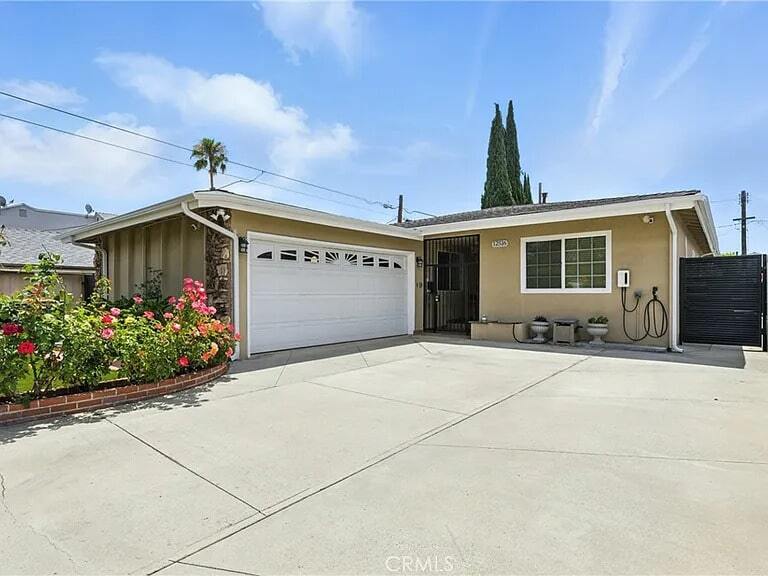 Primary Photo - 12516 Archwood St