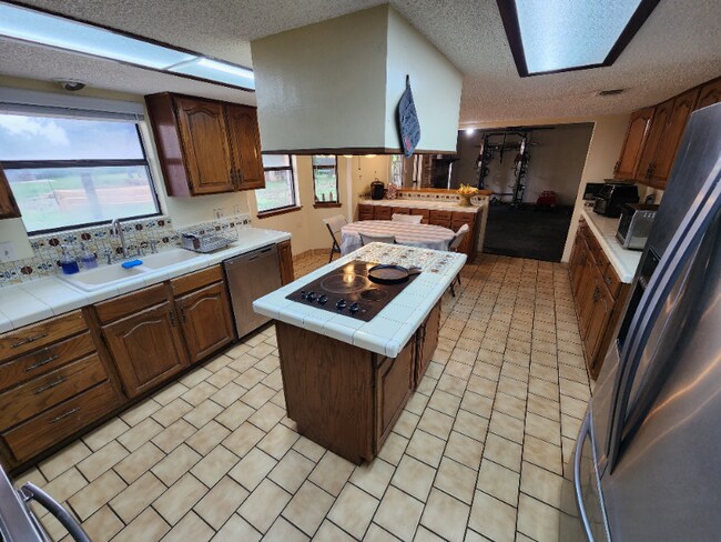 Foto del edificio - 4215 Summer Breeze Ln
