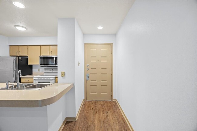 Building Photo - 8888 Tallwood Dr