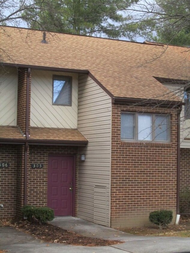 3 Bedroom 2.5 Bath Townhouse - 3 Bedroom 2.5 Bath Townhouse