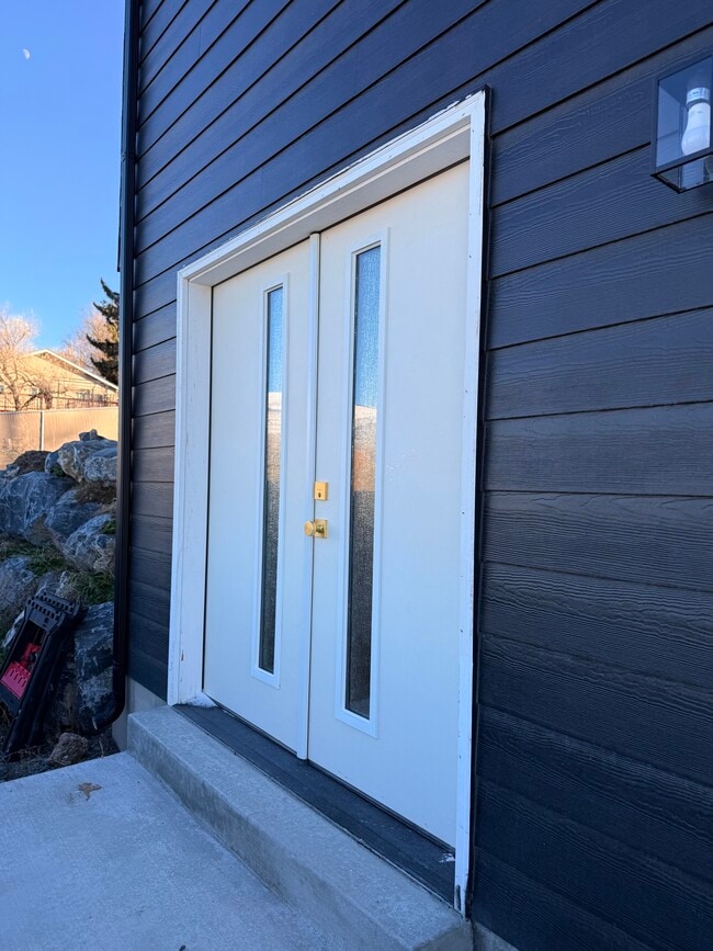 entrance - 14 N 300 E