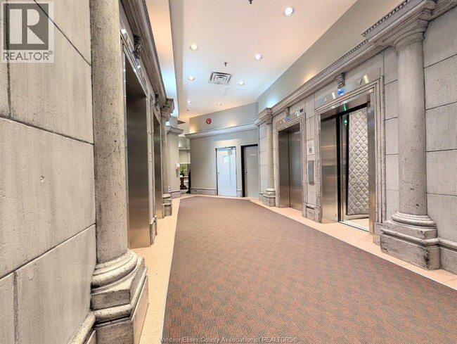 Photo du bâtiment - 150 Park St W