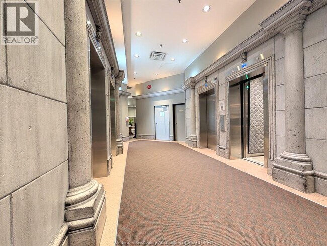 Building Photo - 150 Park St W