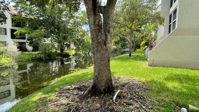 Foto del edificio - 100 Lakeview Dr