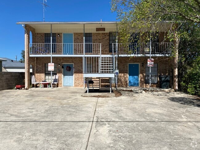 Building Photo - 1105 Parmer Ave