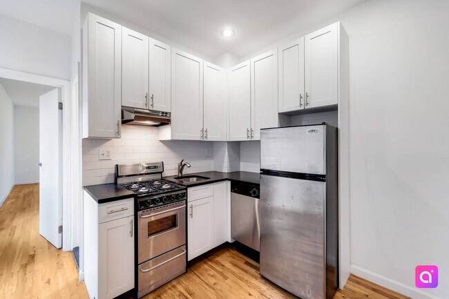 Building Photo - 164 E 90th St