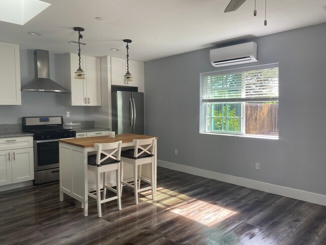 Building Photo - 10390 Don Pico Rd