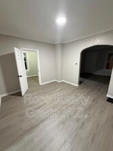 Building Photo - 1527 Tecumseh St Building Photo - 1527 Tecumseh St