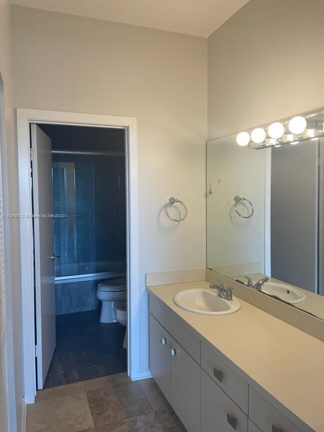 Foto del edificio - 55 Ocean Ln Dr
