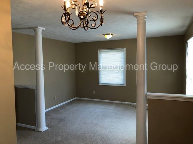 Building Photo - 3841 Kentridge Dr SE