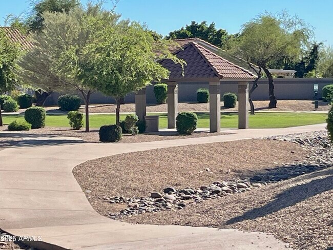 Foto del edificio - 7439 W Crest Ln