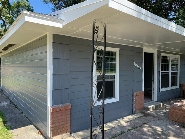 Building Photo - 10434 Envoy St