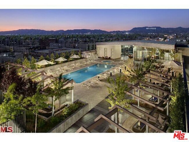 Foto del edificio - 3785 Wilshire Blvd