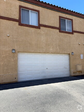Building Photo - 4915 E Russell Rd