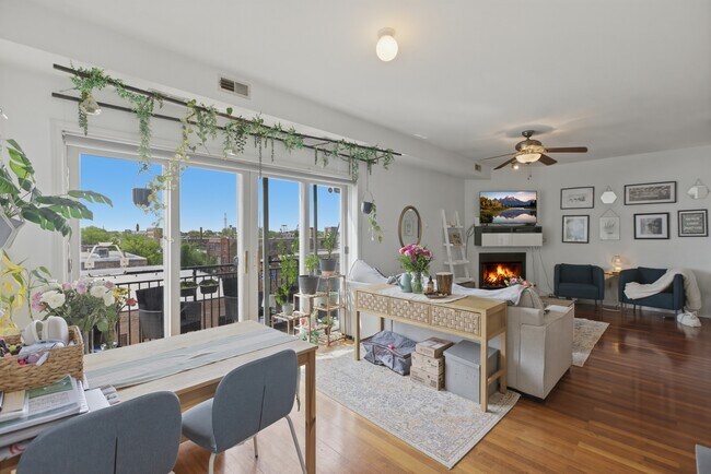 Foto del edificio - 2158 W Grand Ave