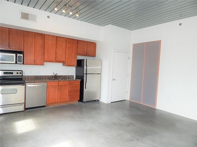 Building Photo - 620 Glen Iris Dr NE