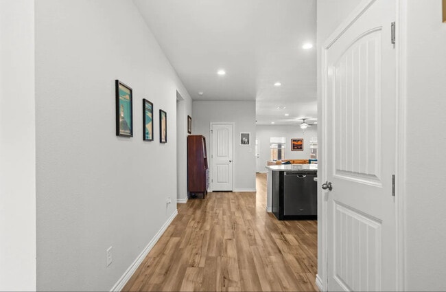 Foto del edificio - 7302 Star Gazer Dr