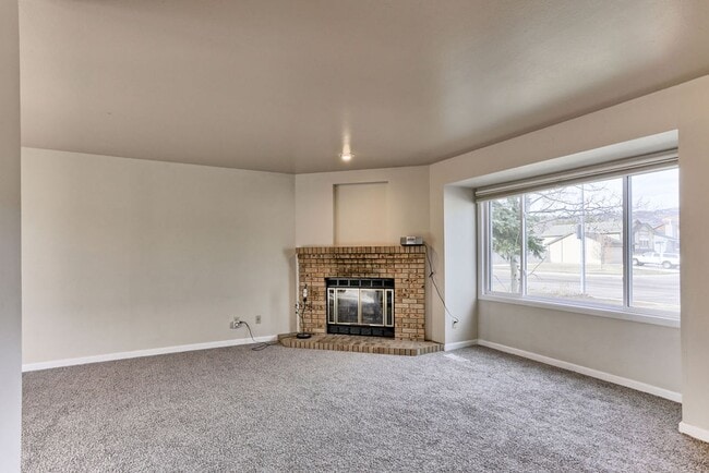 Building Photo - Charming West Fort Collins Rental!