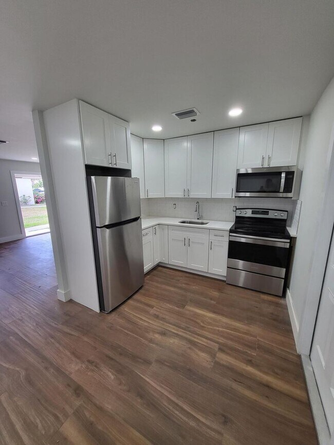 Foto del edificio - 909 Hansen St