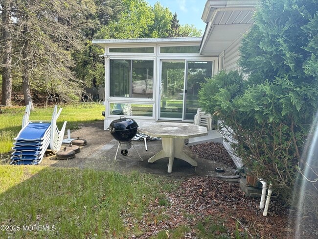 Building Photo - 45 Yellowstone Dr