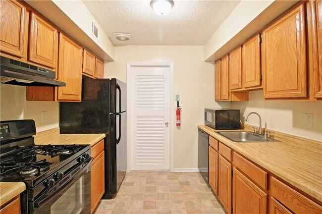 Building Photo - 24 Sweetgum Ln