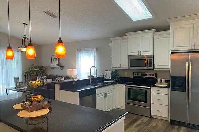 Building Photo - 13633 Emeraldview Dr