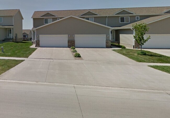 Spacious 2-Stall garage - 1972 50th St