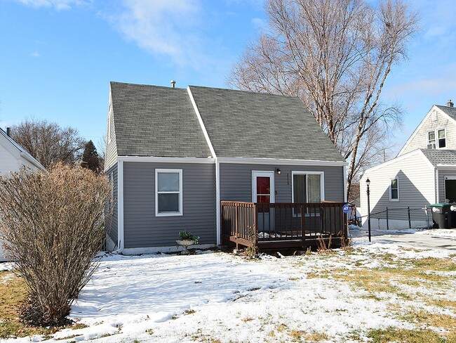 Building Photo - Cute Bungalow