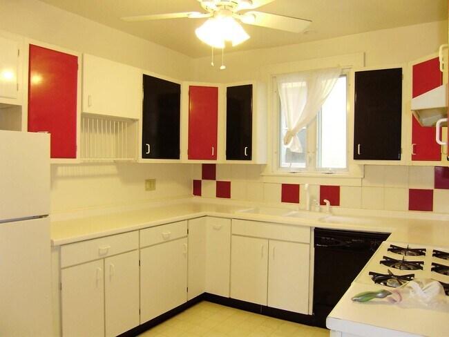 Foto del edificio - 5623 Woodmont St