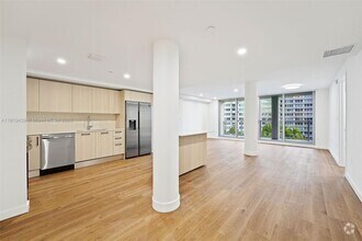 Building Photo - 1500 Bay Rd