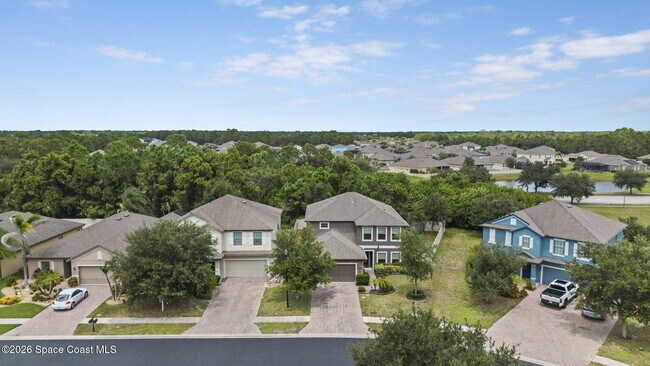 Building Photo - 553 Trymore Dr SE