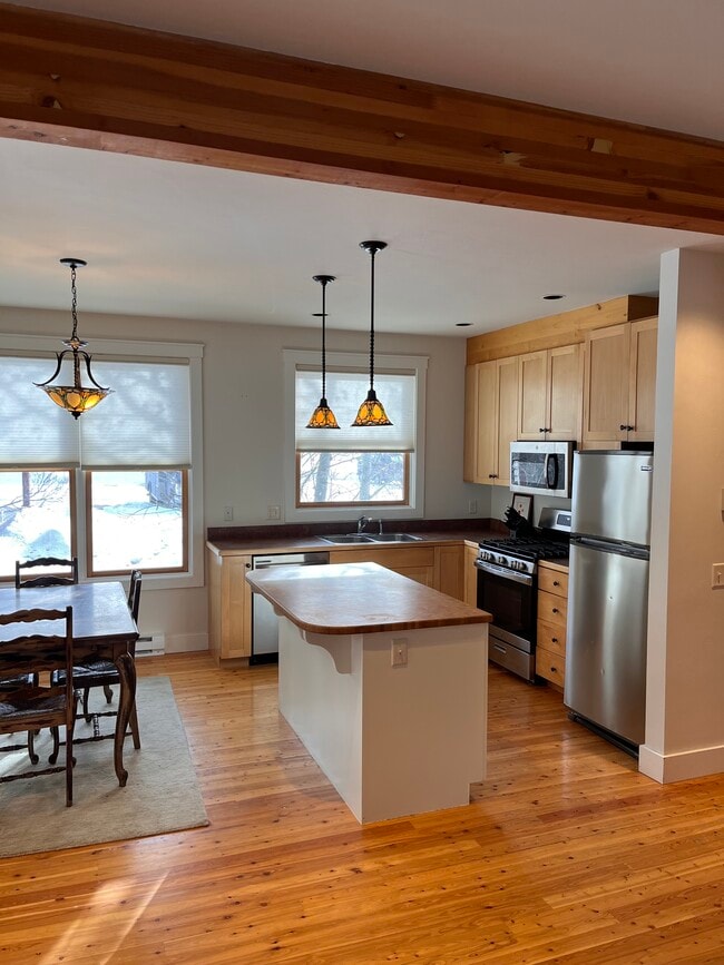 Building Photo - 9076 Village Way