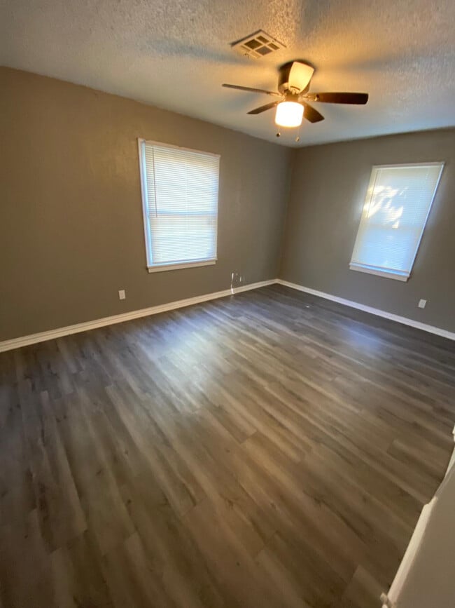 Foto del edificio - 210 W Jacobs Dr