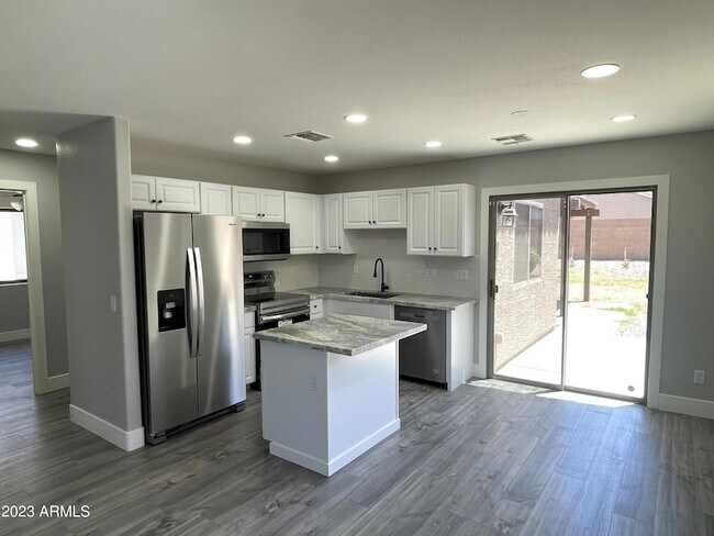 Building Photo - 1731 E Jeanne Ln
