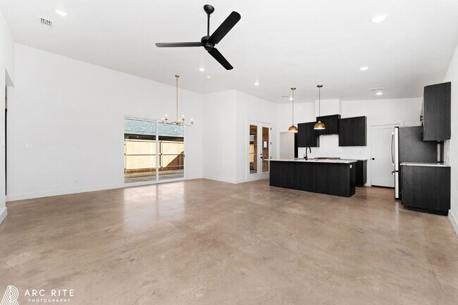 Building Photo - Pre-Leasing Fall of 2026!! Luxury Homes!!