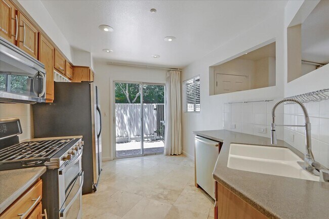 Foto del edificio - 6321 Island Pine Way