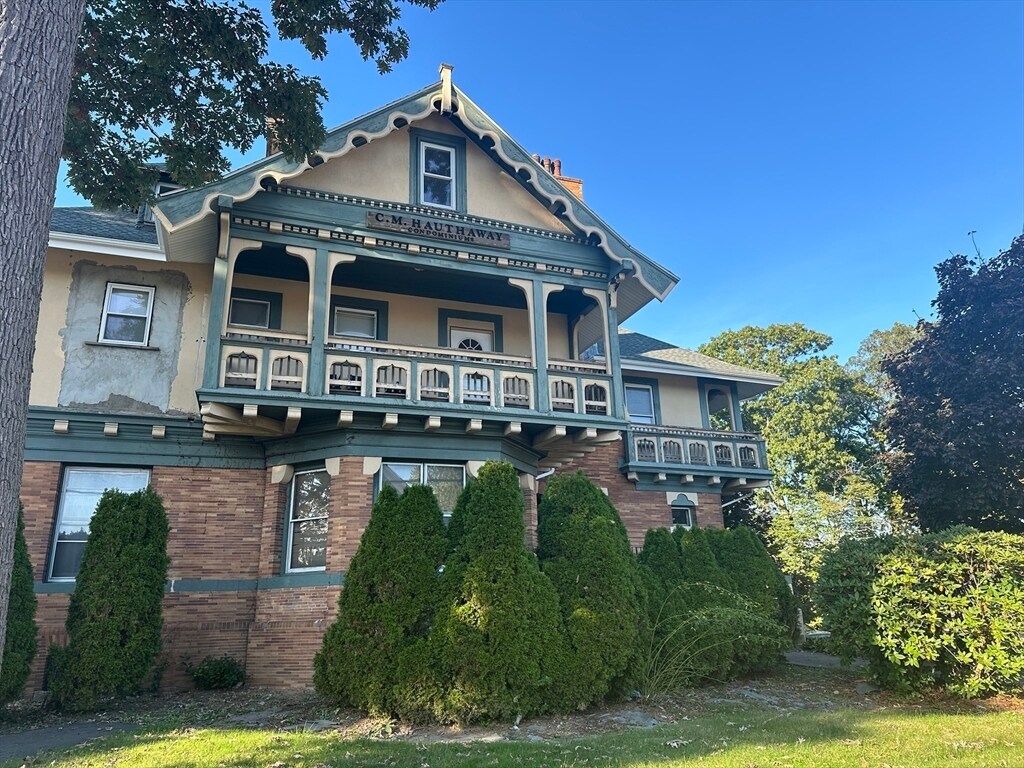 Primary Photo - 227 W Elm St