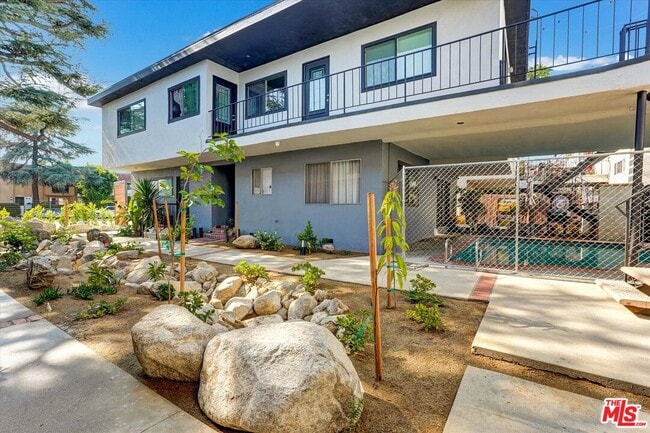 Building Photo - 5726 Woodman Ave