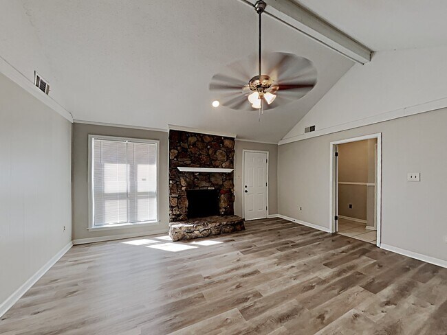 Foto del edificio - 8401 Southernwood Cove