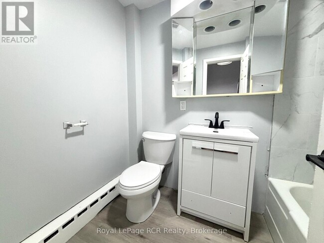 Building Photo - 844 2nd Ave E