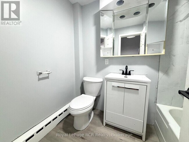 Photo du bâtiment - 844 2nd Ave E