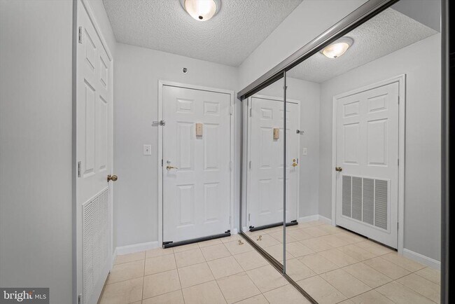 Building Photo - 2181 Jamieson Ave
