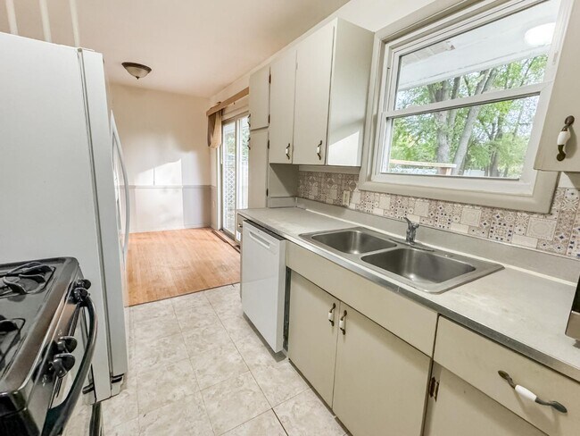 Foto del edificio - 4204 Northgate Dr NE