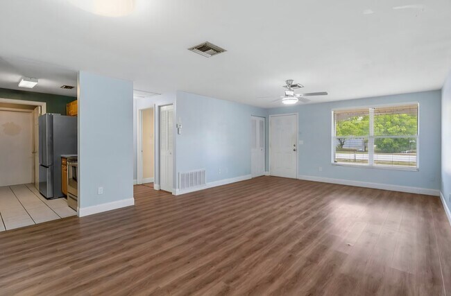 Building Photo - 9376 Manati St