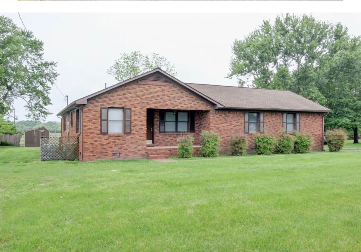 Primary Photo - Freshly Renovated Home on Large Lot – Read...