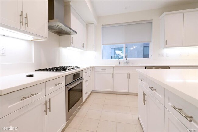 Building Photo - 4 br, 4 bath House - 13157 Victory Blvd