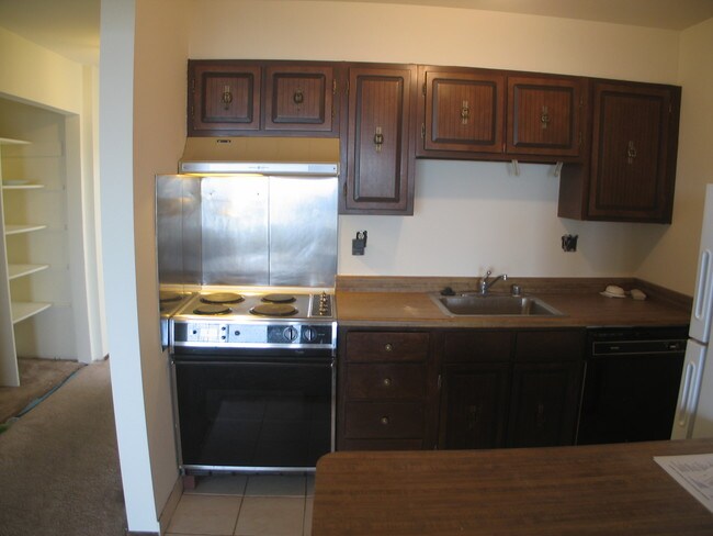 Building Photo - 100 Portola Dr